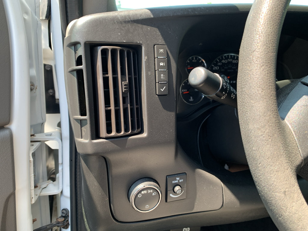 Used 2017 Chevrolet Express 3500 RWD image 16