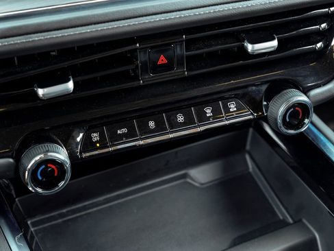 Used 2025 Chevrolet Suburban LS image 23