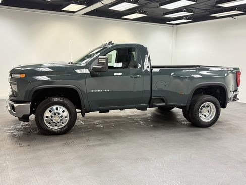 New 2026 Chevrolet Silverado 3500 LT image 2