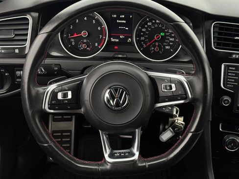 Used 2017 Volkswagen Golf S image 13