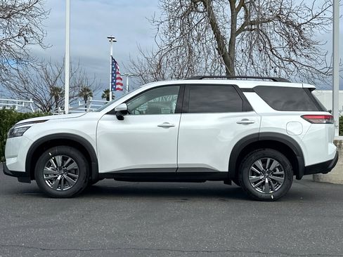 New 2025 Nissan Pathfinder SV image 7
