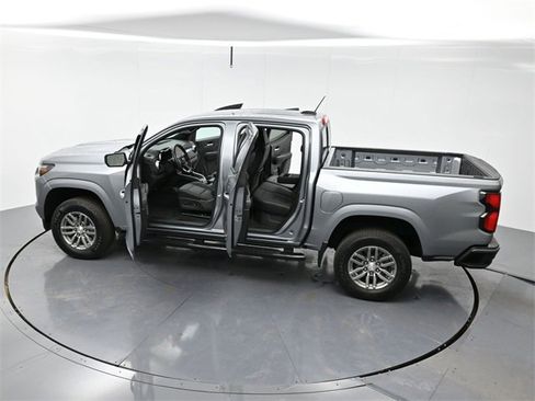 Used 2024 Chevrolet Colorado LT w/ LT Convenience Package III image 38