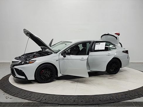 Used 2023 Toyota Camry SE FWD image 11