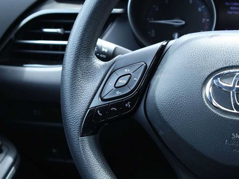 Used 2019 Toyota C-HR LE FWD image 22
