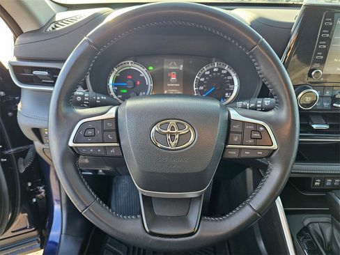 Used 2022 Toyota Highlander LE image 22