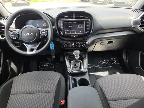Certified 2025 Kia Soul LX FWD image 12
