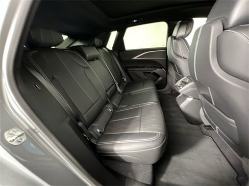 Used 2025 Cadillac Lyriq Luxury image 28