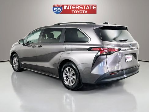 Certified 2021 Toyota Sienna XLE w/ XLE Plus Package AWD/4WD image 5