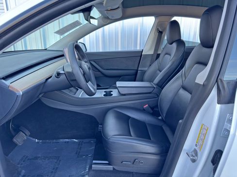 Used 2021 Tesla Model Y Long Range image 17