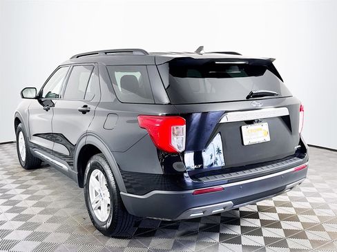 Used 2022 Ford Explorer XLT w/ Equipment Group 202A image 5