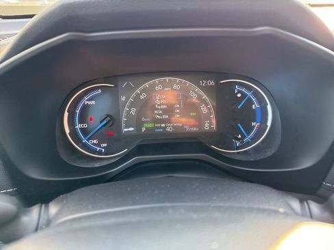 Used 2025 Toyota RAV4 XLE image 20