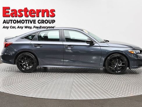 Used 2025 Honda Civic Sport image 4