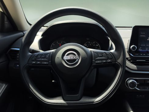 Certified 2025 Nissan Altima 2.5 S FWD image 9