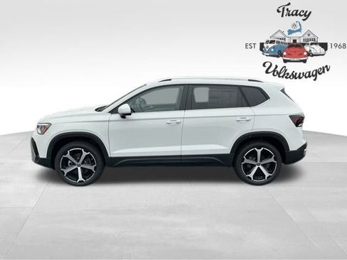 New 2025 Volkswagen Taos SEL image 4