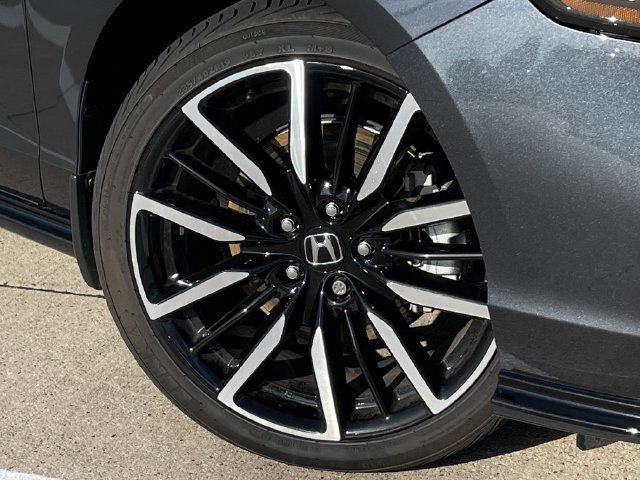 Used 2025 Honda Accord Touring image 9