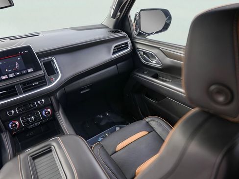 Used 2023 GMC Yukon XL AT4 image 32