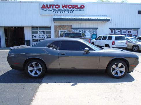 Used 2019 Dodge Challenger SXT w/ Cold Weather Group RWD image 1