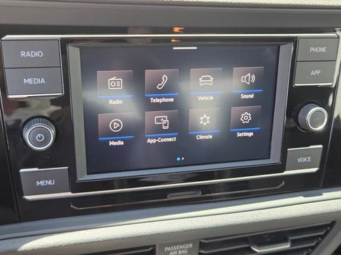 Certified 2024 Volkswagen Jetta SE w/ Panoramic Sunroof Package FWD image 22