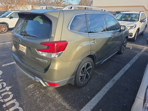 Used 2022 Subaru Forester Touring image 2