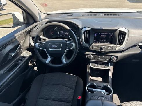 Used 2024 GMC Terrain SLE AWD/4WD image 17