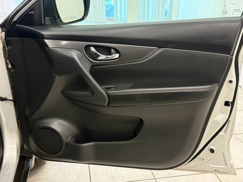 Used 2016 Nissan Rogue SV w/ SV Premium Package AWD/4WD image 24