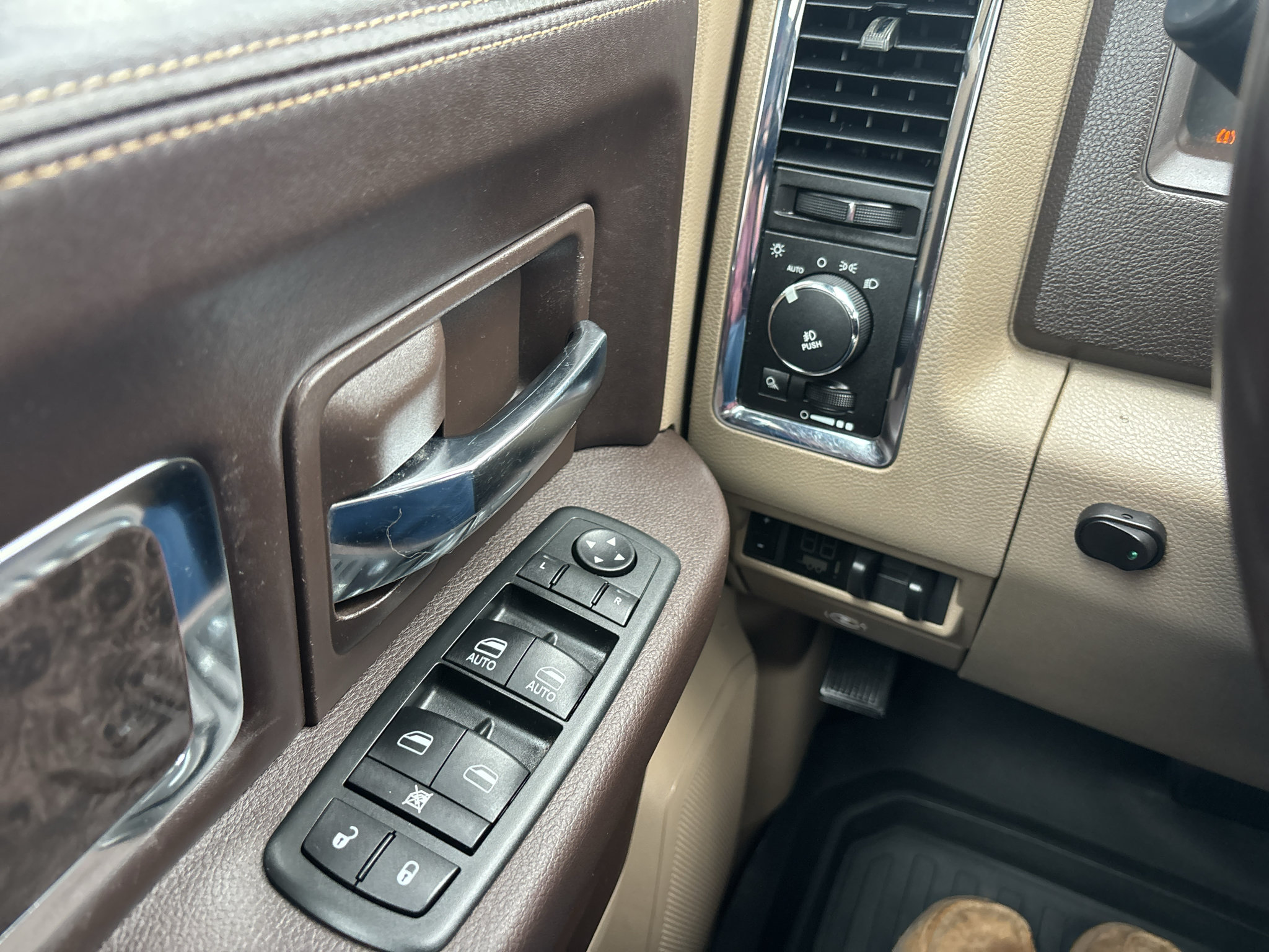 Used 2012 RAM 2500 Longhorn w/ Cold Weather Group AWD/4WD image 25