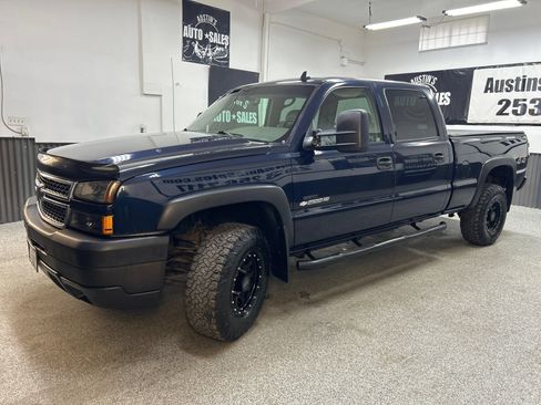 Used 2007 Chevrolet Silverado 2500 LT w/ Heavy-Duty Power Package AWD/4WD image 3
