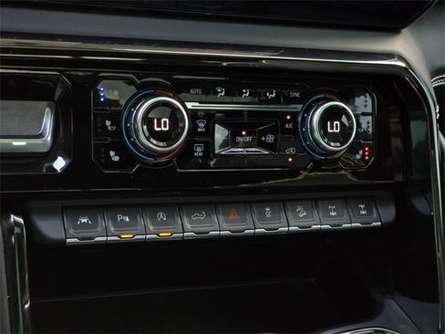 Used 2024 GMC Sierra 1500 AT4X image 23