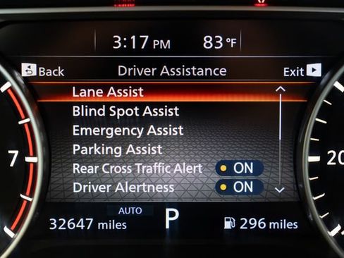 Used 2023 Nissan Rogue S AWD/4WD image 18