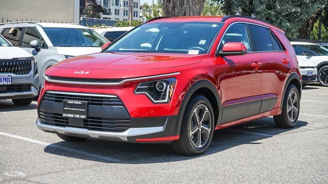 Certified 2025 Kia Niro EX FWD image 4