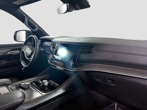 Used 2024 Jeep Wagoneer Series II image 32