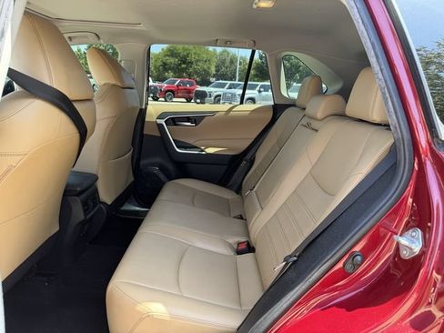 Used 2019 Toyota RAV4 XLE Premium FWD image 27