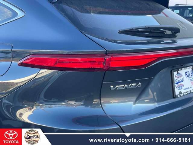 Used 2023 Toyota Venza Limited AWD/4WD image 12