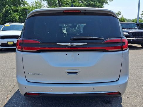 Certified 2024 Chrysler Pacifica Touring-L FWD image 5
