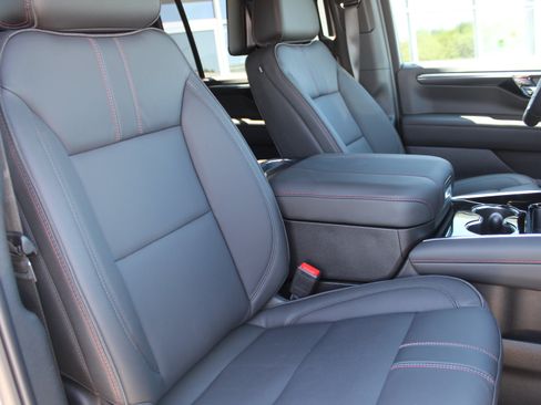 New 2026 Chevrolet Suburban RST AWD/4WD image 15