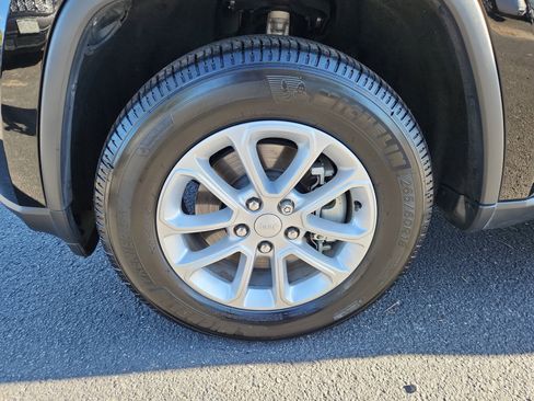 Used 2022 Jeep Grand Cherokee Laredo X image 26