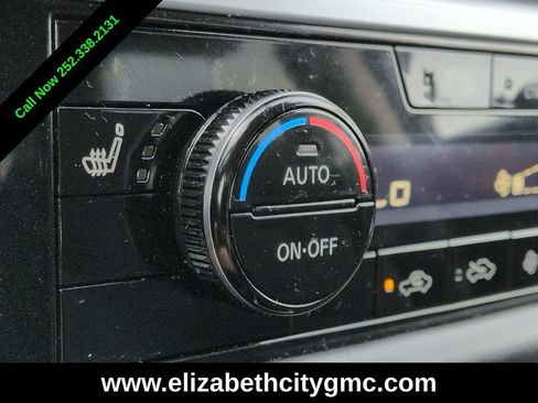 Used 2025 Nissan Pathfinder SV FWD image 30