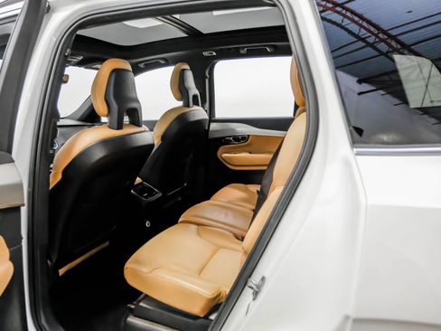 Used 2017 Volvo XC90 T6 Momentum w/ Vision Package image 29