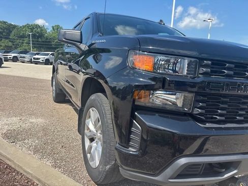 Used 2021 Chevrolet Silverado 1500 Custom AWD/4WD image 2
