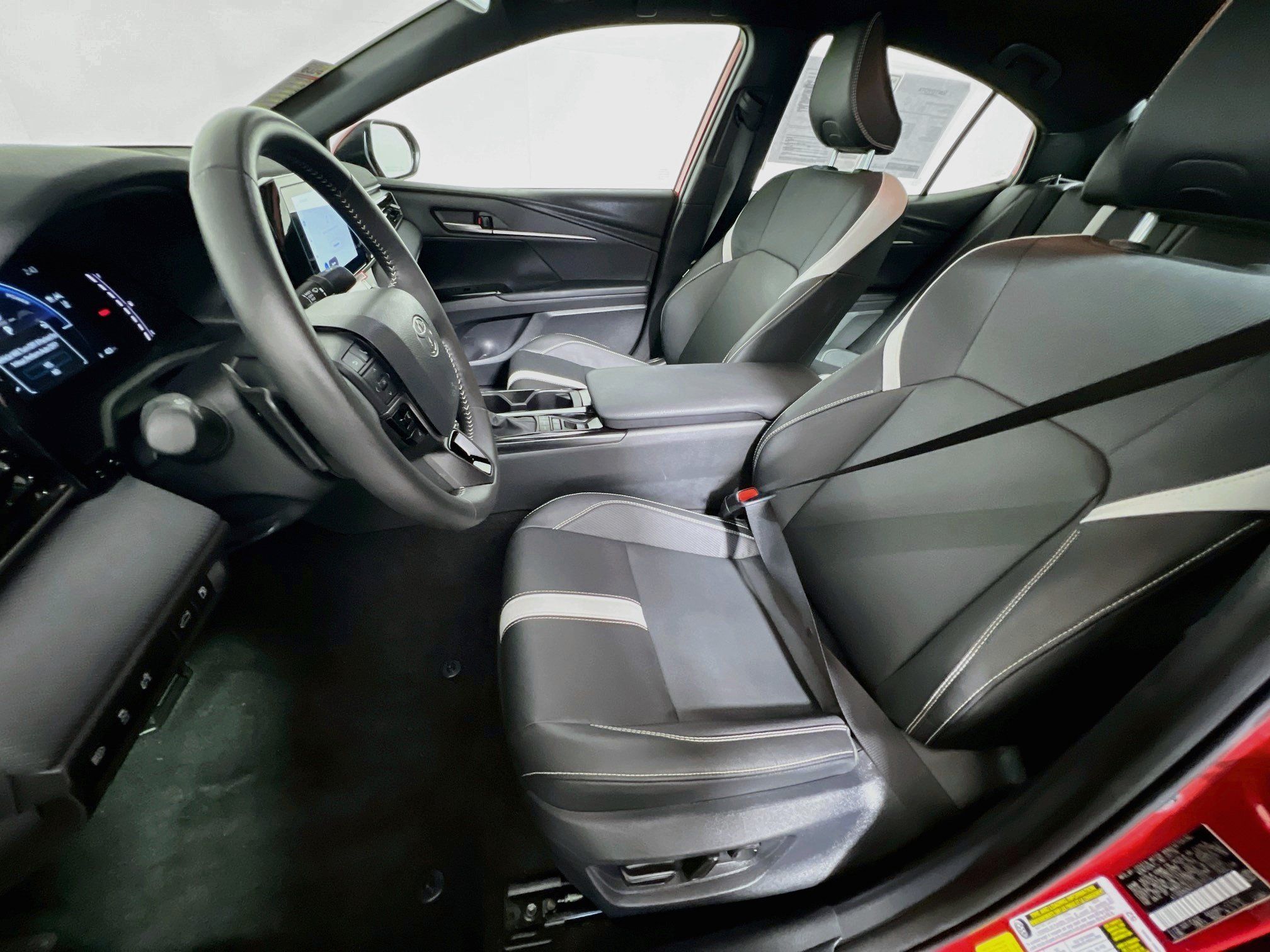 Used 2026 Toyota Camry SE w/ Convenience Package FWD image 14