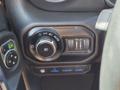 Used 2021 Jeep Wrangler Unlimited Sahara w/ Cold Weather Group image 9