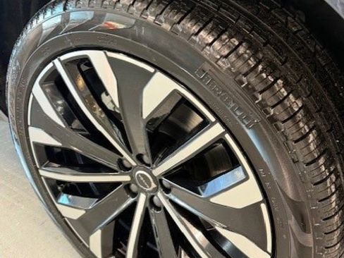 New 2026 Volvo XC90 B6 Plus w/ Protection Package Premier image 14