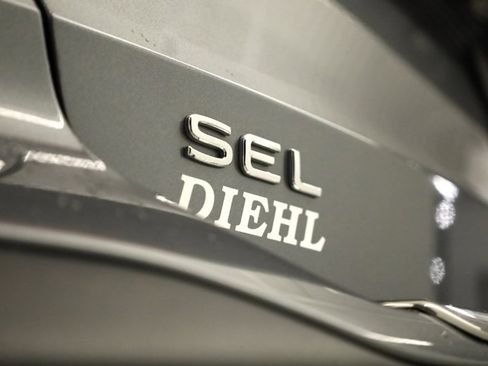 Certified 2024 Volkswagen Taos SEL image 38