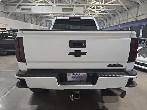 Used 2019 Chevrolet Silverado 2500 High Country w/ Duramax Plus Package AWD/4WD image 12