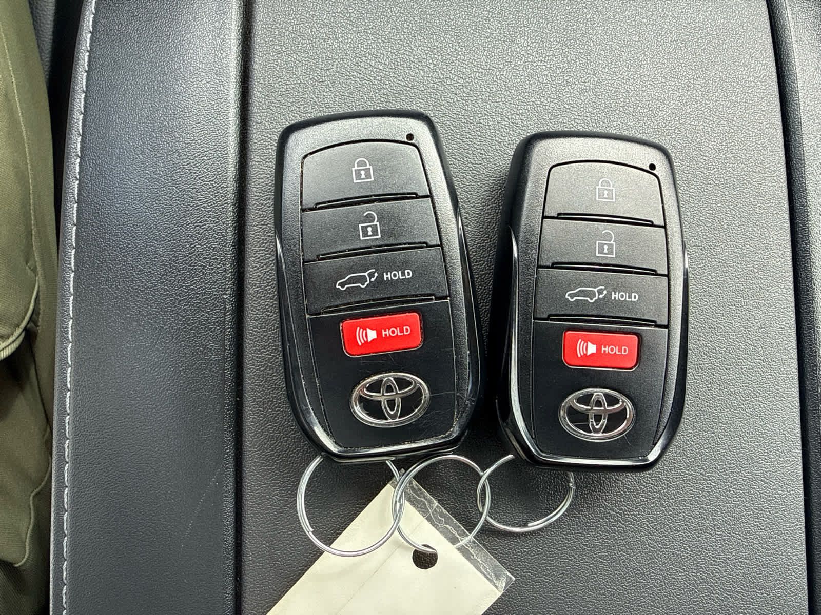 Used 2024 Toyota Highlander XLE AWD/4WD image 28