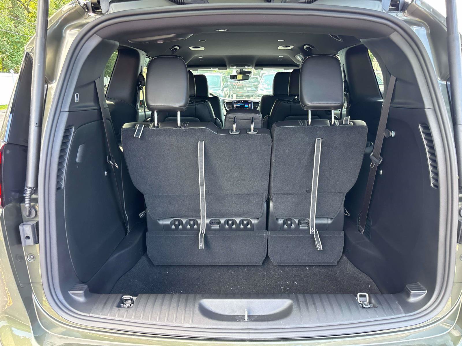 New 2027 Chrysler Pacifica Select FWD image 5