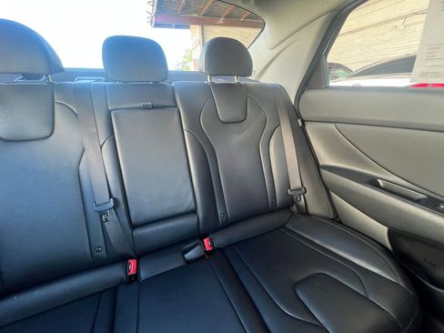 Used 2025 Hyundai Elantra Limited image 37