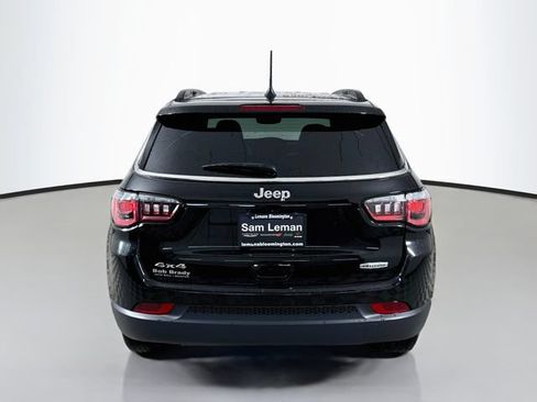 Used 2025 Jeep Compass Latitude AWD/4WD image 6