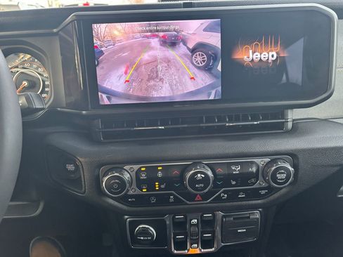 Used 2024 Jeep Wrangler Sport S image 27