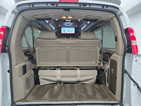 Used 2020 GMC Savana 2500 Extended w/ Enhanced Convenience Package image 7